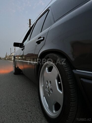 Mercedes 220 E-8