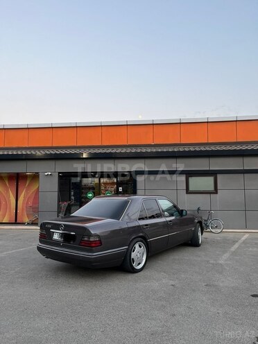 Mercedes 220 E-5