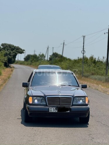 Mercedes 220 E-4