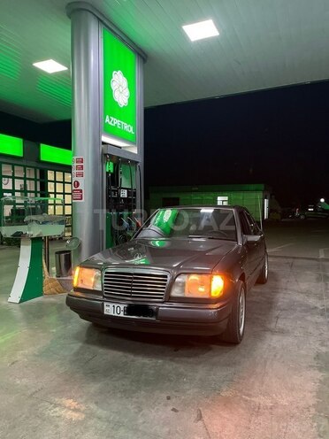 Mercedes 220 E-1