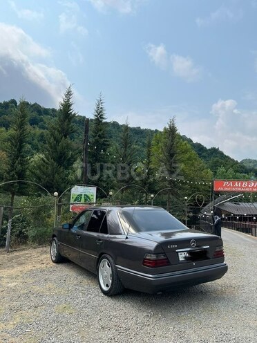Mercedes 220 E-6