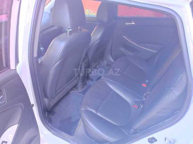 Hyundai Accent-4