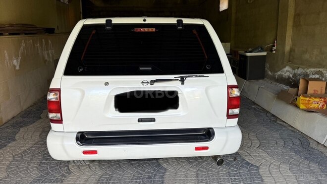 Nissan Pathfinder-2