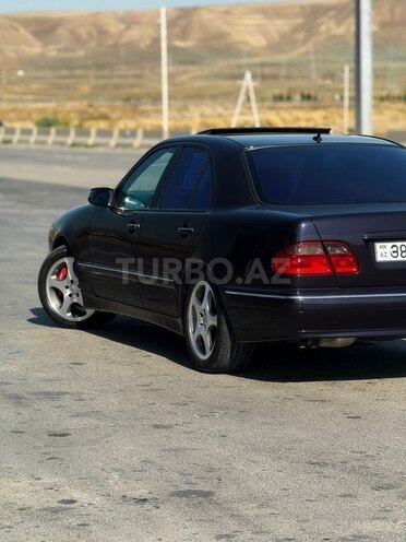 Mercedes E 270-3