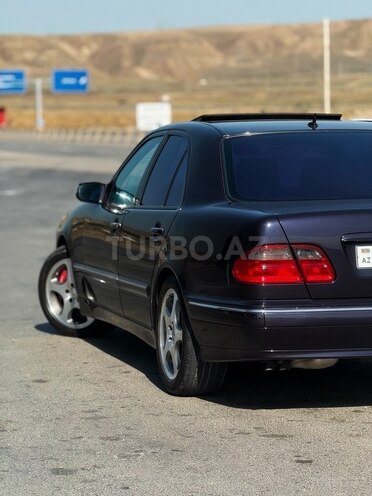 Mercedes E 270-7
