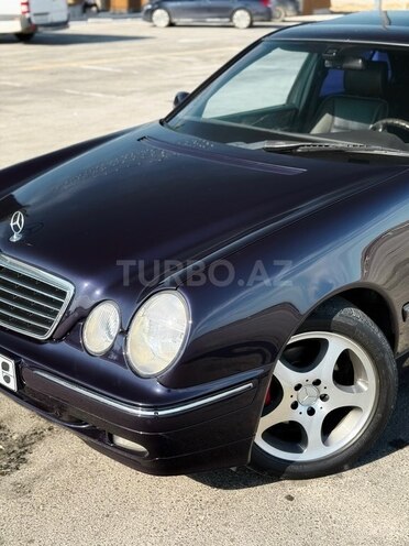 Mercedes E 270-5