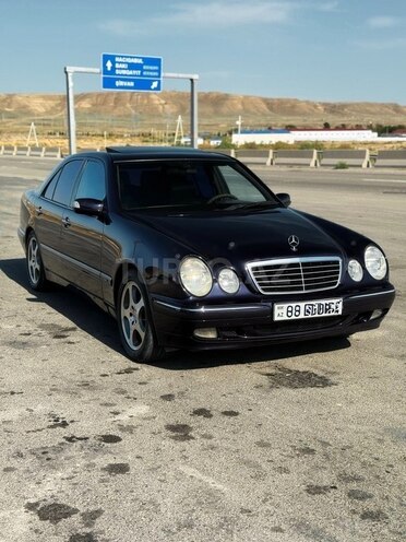 Mercedes E 270-6