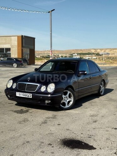 Mercedes E 270-1