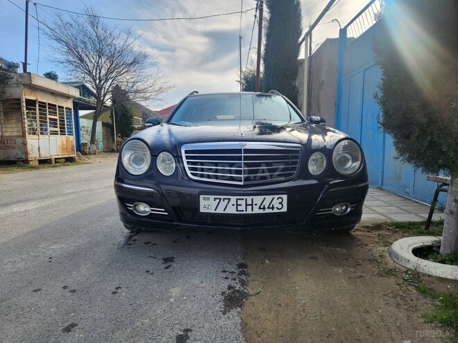 Mercedes E 220-1