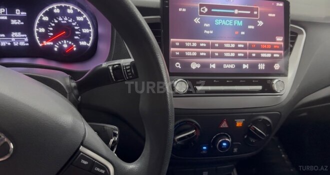 Hyundai Accent-6