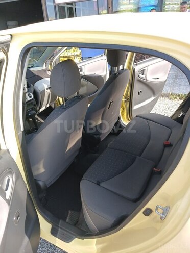 Toyota Vitz-4