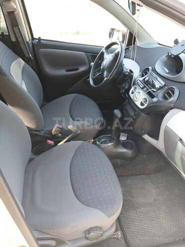 Toyota Vitz-7