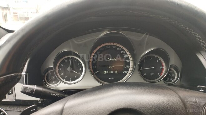 Mercedes E 220-11