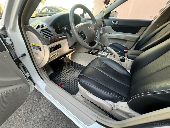 Hyundai Sonata-12