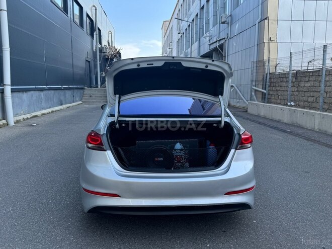 Hyundai Elantra-5