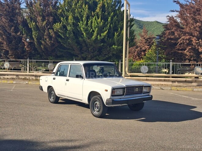 LADA (VAZ) 2107-2