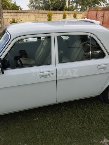 GAZ 31105 "Volga"-4