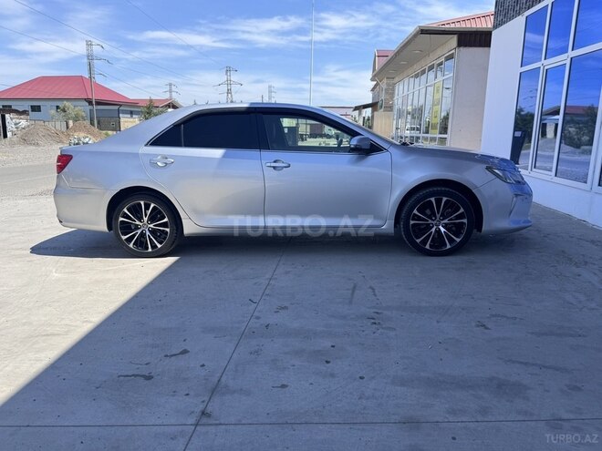 Toyota Camry-5