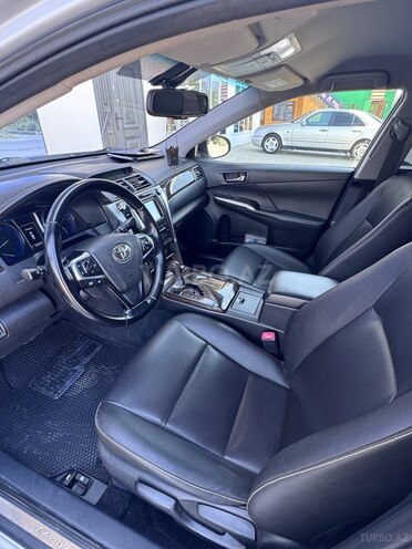 Toyota Camry-7
