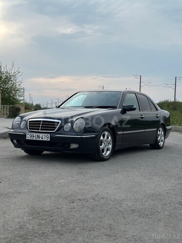 Mercedes E 220-1