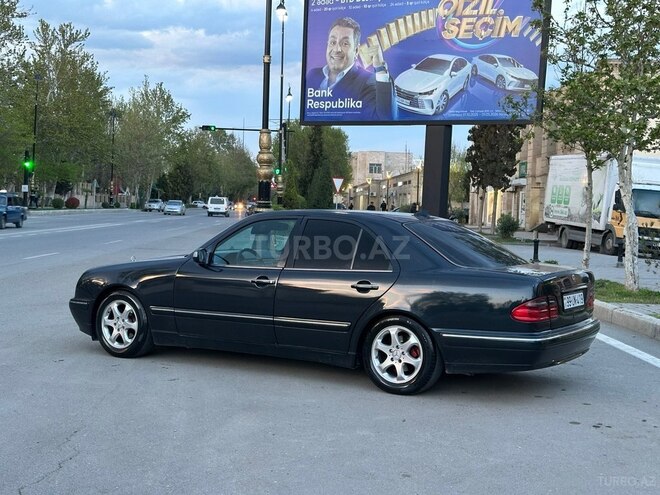Mercedes E 220-17