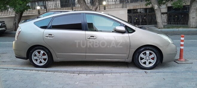Toyota Prius-5