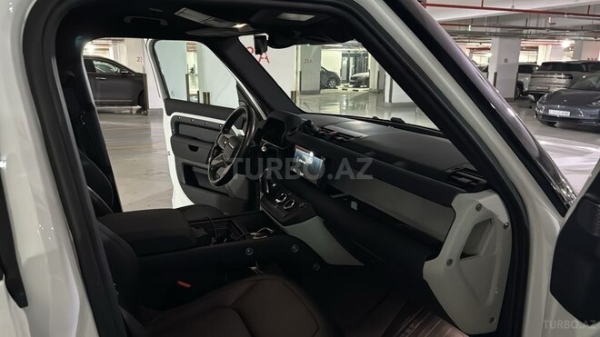 Land Rover Defender-7