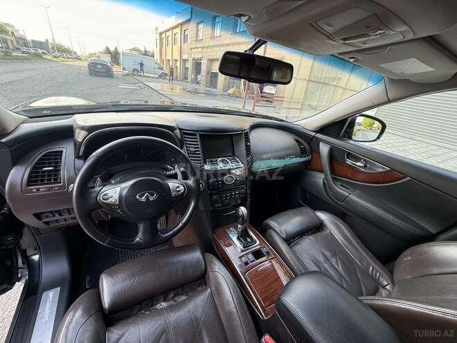 Infiniti FX50-12