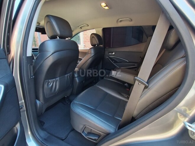 Hyundai Santa Fe-13