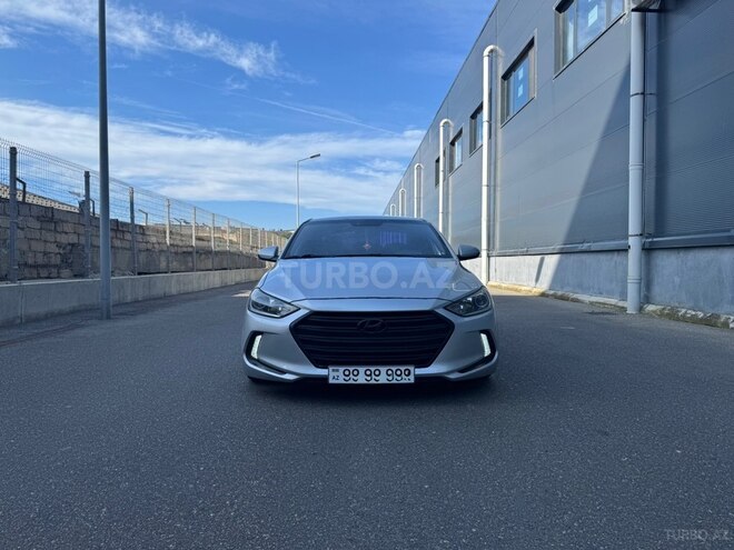 Hyundai Elantra-12