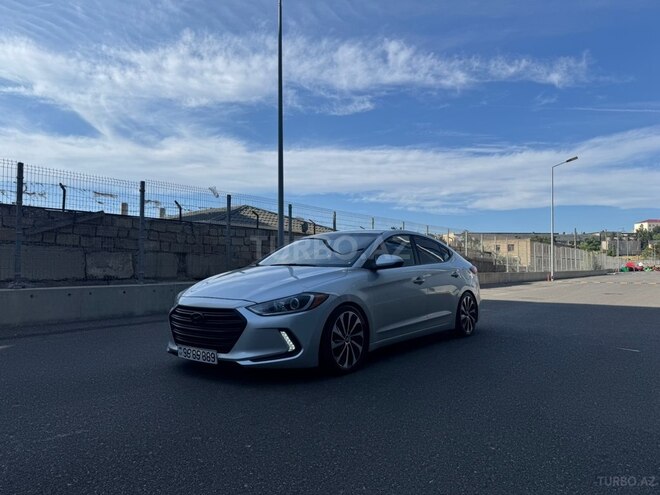 Hyundai Elantra-1