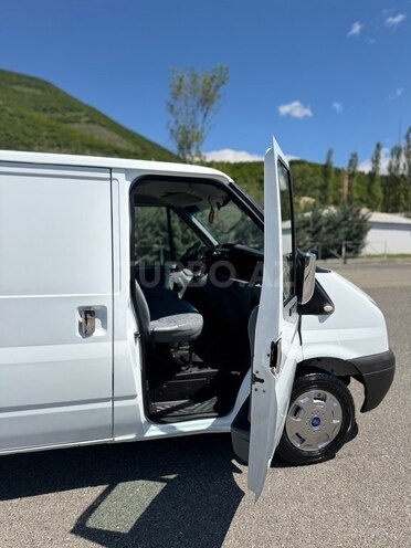 Ford Transit-13
