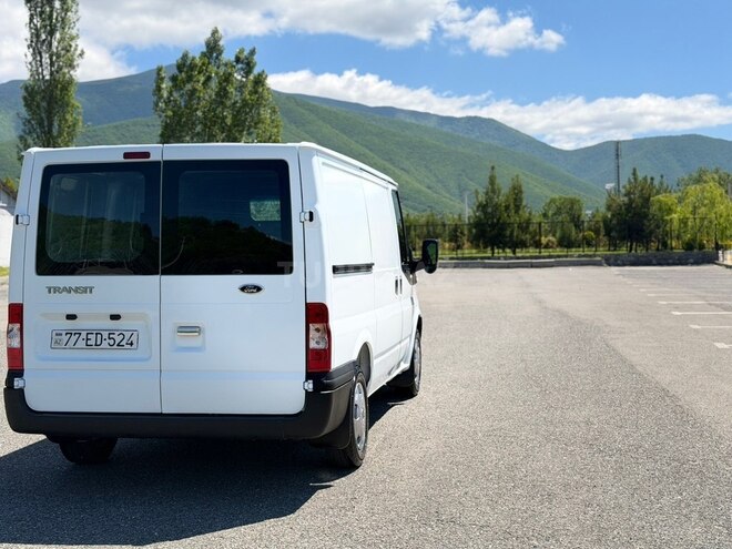 Ford Transit-12
