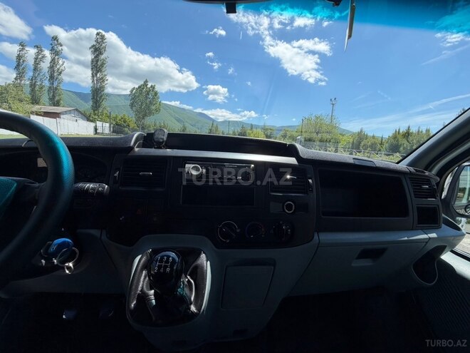 Ford Transit-18