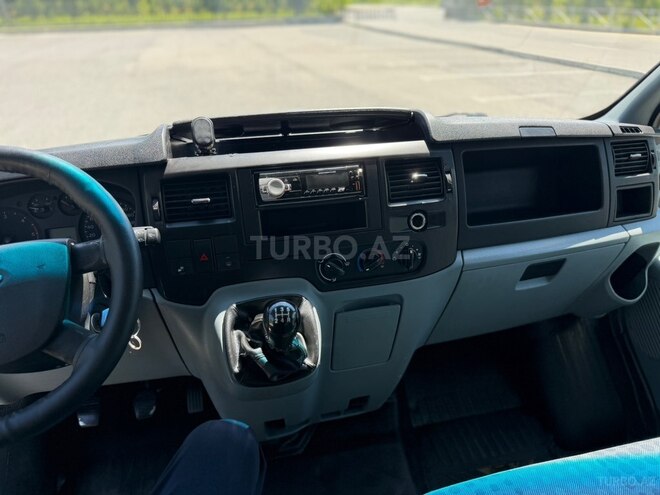 Ford Transit-16