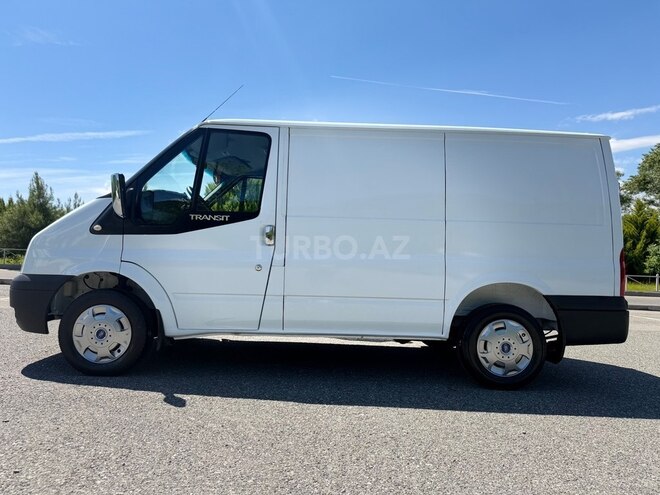 Ford Transit-8