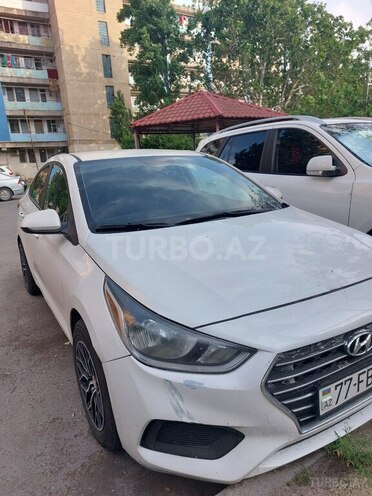 Hyundai Accent-4