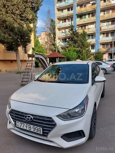 Hyundai Accent-1