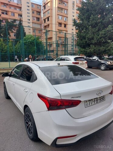 Hyundai Accent-5