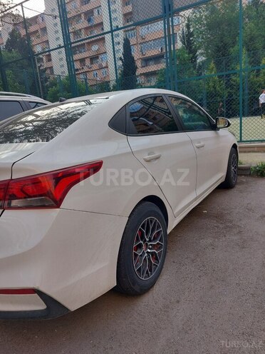 Hyundai Accent-6
