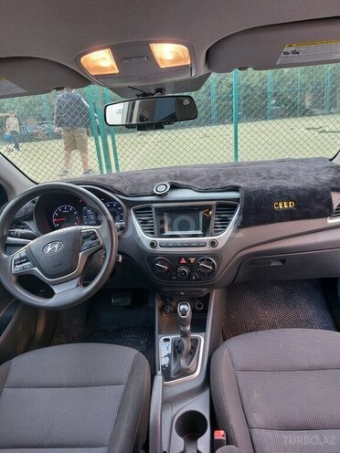 Hyundai Accent-8