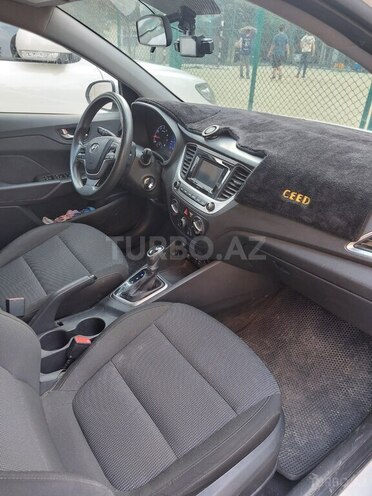 Hyundai Accent-9