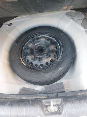 Hyundai Accent-11
