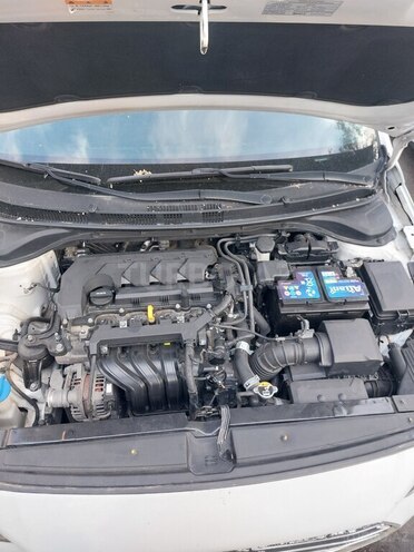 Hyundai Accent-13