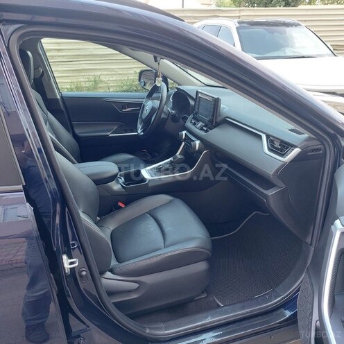 Toyota RAV4-8