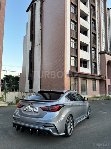 Hyundai Elantra-8