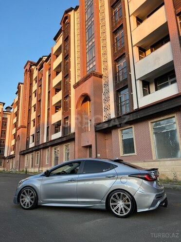 Hyundai Elantra-5
