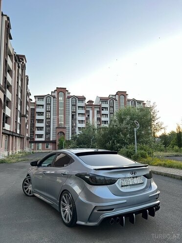 Hyundai Elantra-14