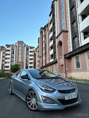Hyundai Elantra-11