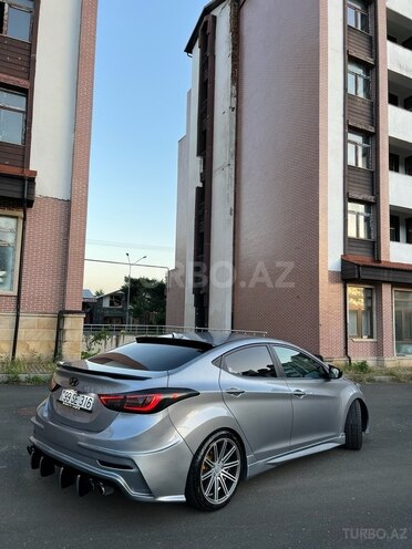 Hyundai Elantra-10
